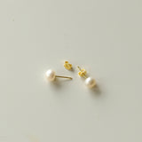 Serein Pearl Stud Earrings